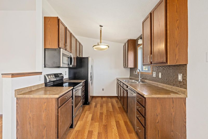 3004 32nd St S, Moorhead, MN 56560