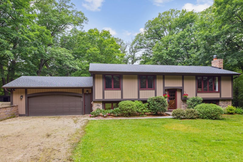 575 N Branch Rd, Maple Plain, MN 55359