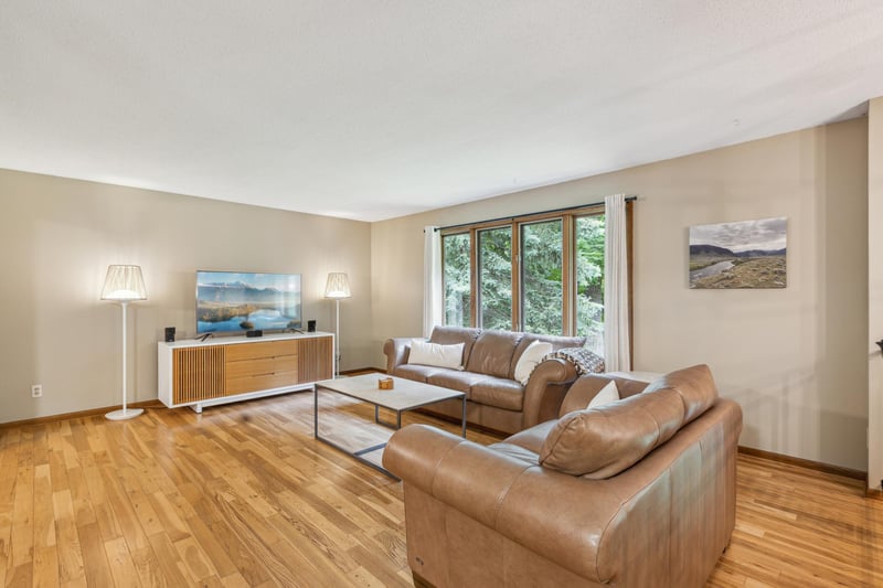575 N Branch Rd, Maple Plain, MN 55359