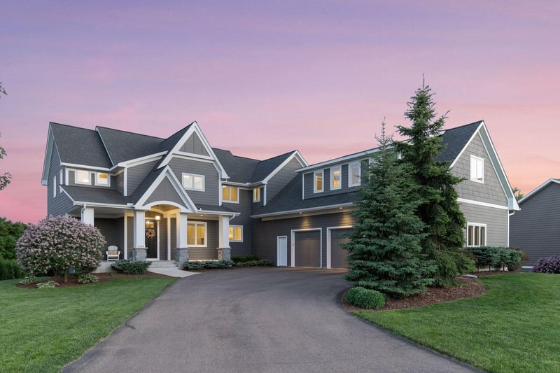 2880 Fairway Dr, Chaska, MN 55318