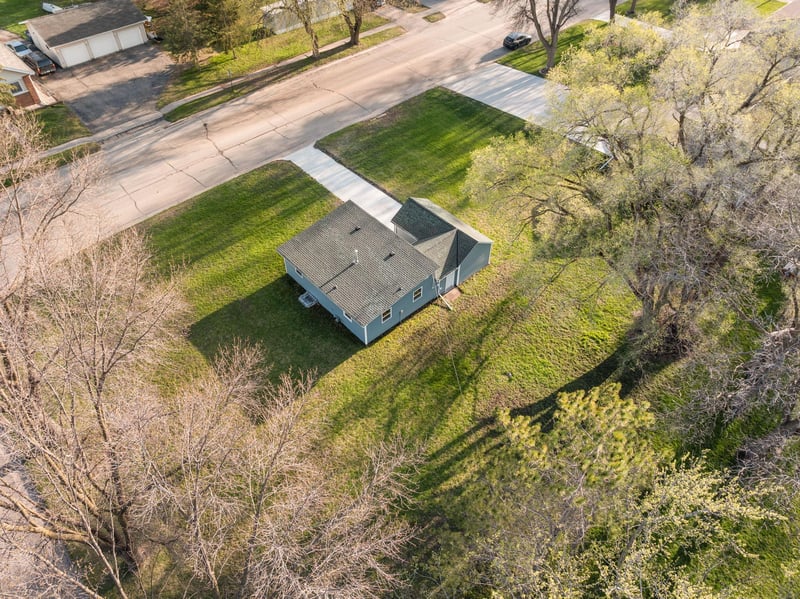 105 E Franklin St, Morristown, MN 55052