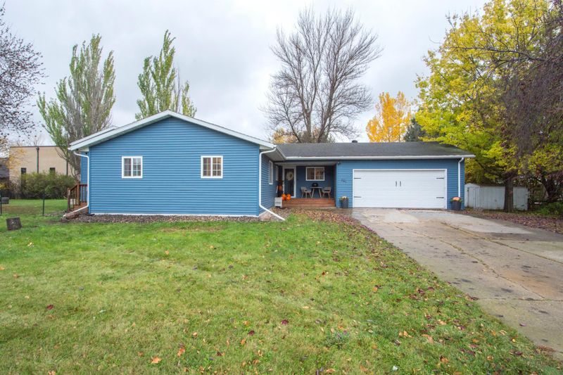 521 37th Ave S, Moorhead, MN 56560