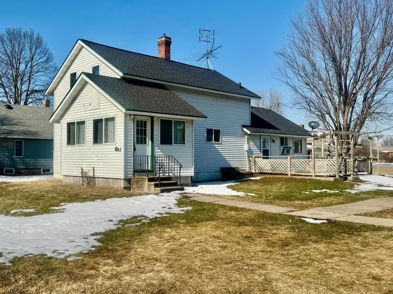611 8th St E, Wabasha, MN 55981