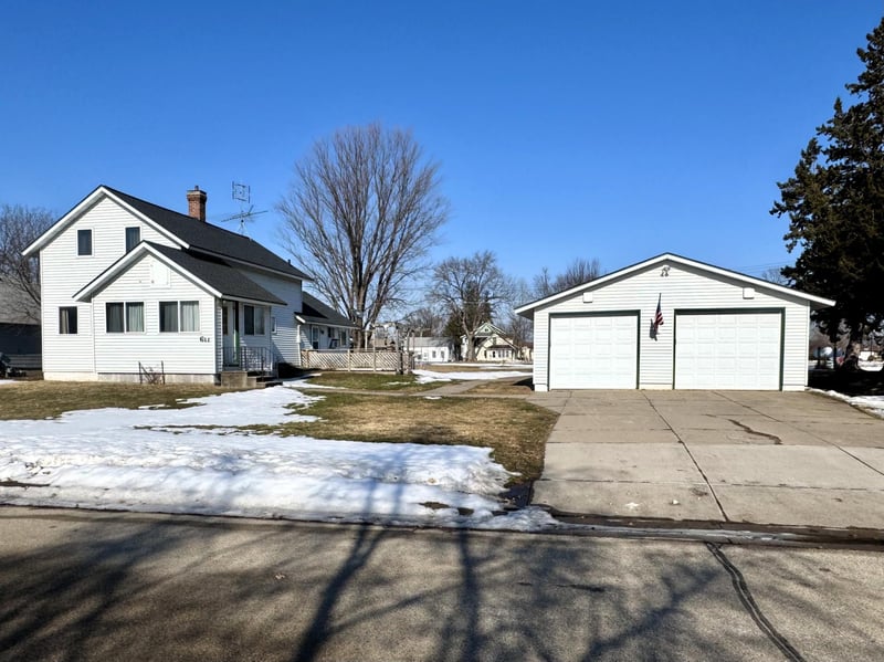 611 8th St E, Wabasha, MN 55981