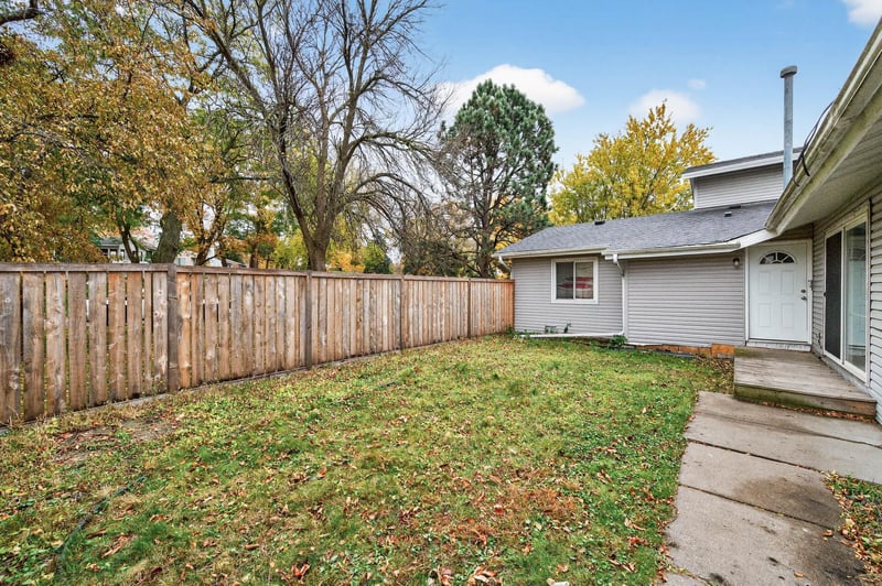7772 Dunmore Rd, Woodbury, MN 55125