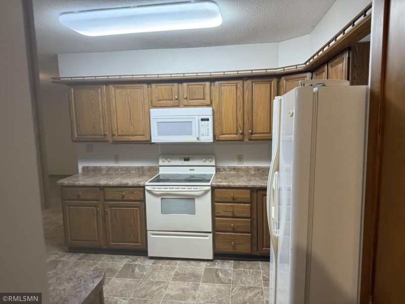 20 Camelot Dr, Mankato, MN 56001