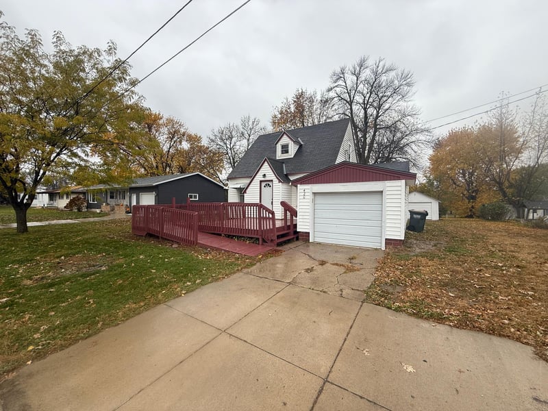 420 Milkyway St N, Cosmos, MN 56228