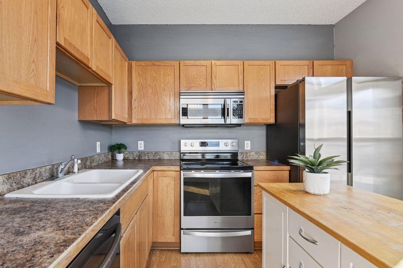 3124 Thoreau Rd, Chaska, MN 55318