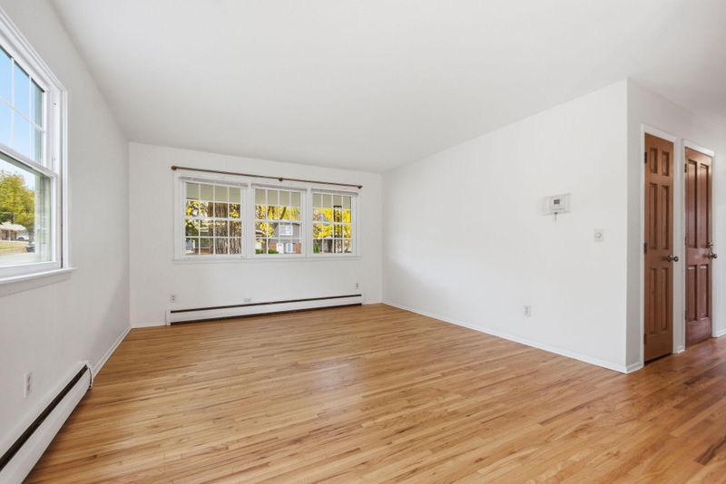 1439 Mcafee St, Saint Paul, MN 55106