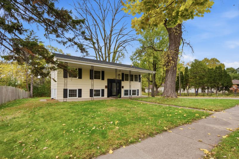 1439 Mcafee St, Saint Paul, MN 55106