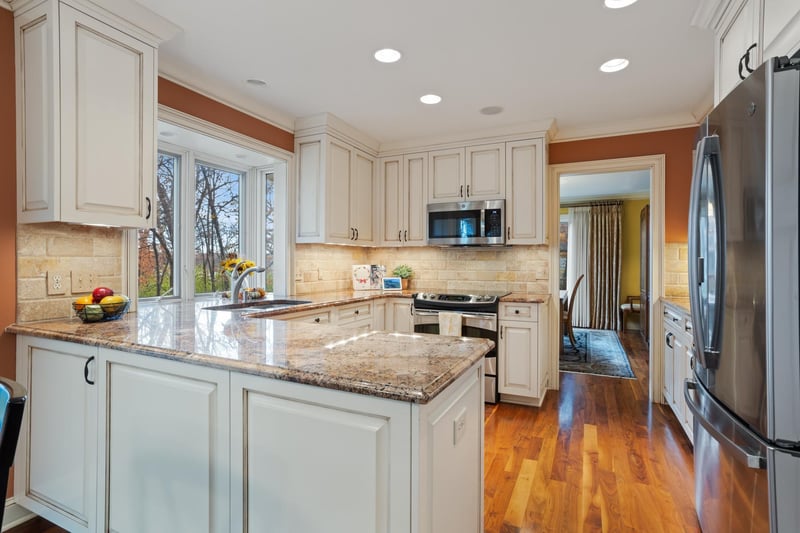 8747 Bentwood Dr, Eden Prairie, MN 55344