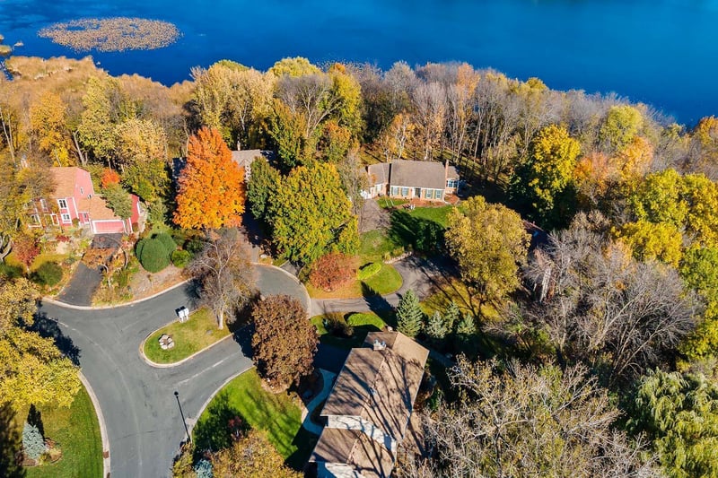 8747 Bentwood Dr, Eden Prairie, MN 55344