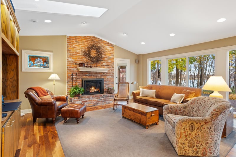 8747 Bentwood Dr, Eden Prairie, MN 55344