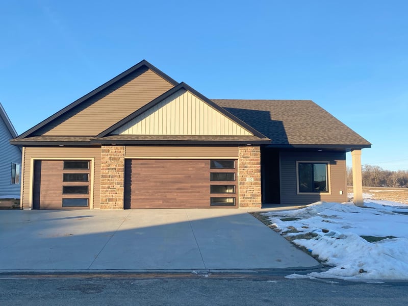 102 Fairway St, Zumbrota, MN 55992