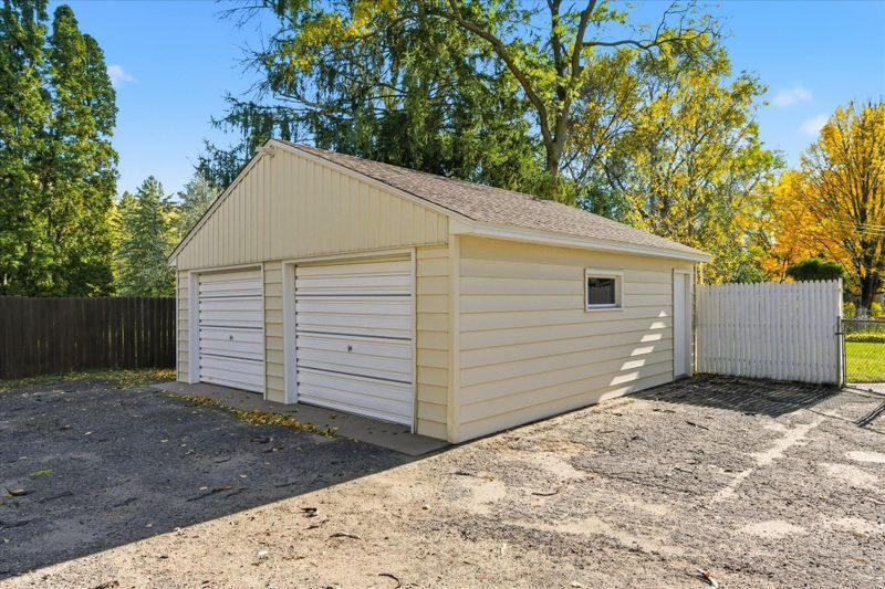 9548 Oliver Ave N, Brooklyn Park, MN 55444