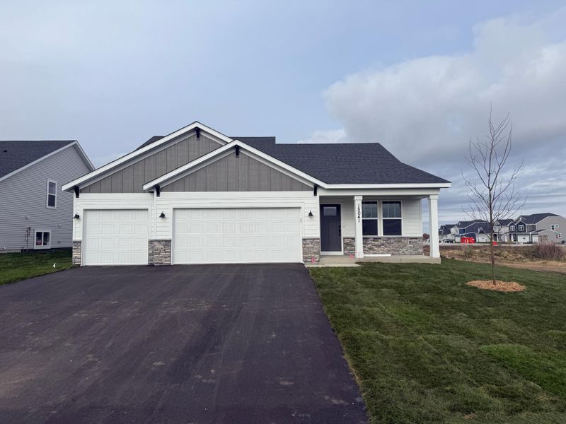 15041 Ashtown Ln, Rosemount, MN 55068