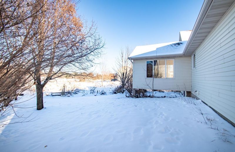 17708 311th Ct, Shafer, MN 55074