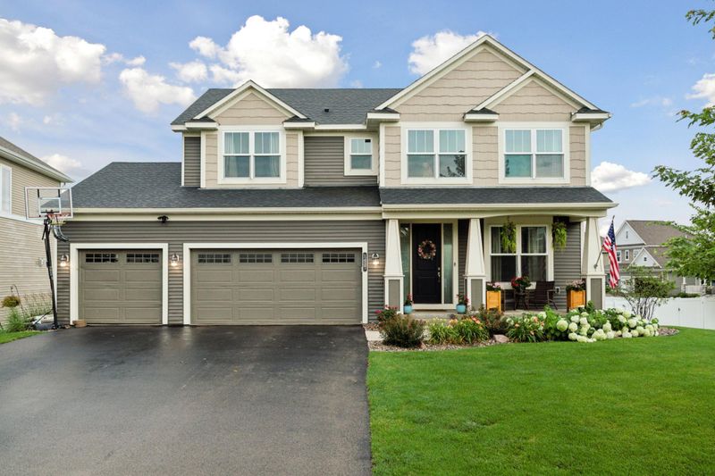 1437 Copper Hills Dr, Carver, MN 55315