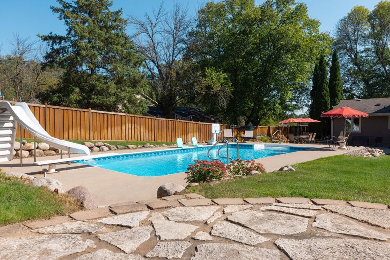 15700 Dawn Dr, Minnetonka, MN 55345