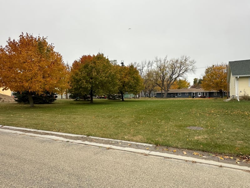 304 Mueller Dr, Hendricks, MN 56136