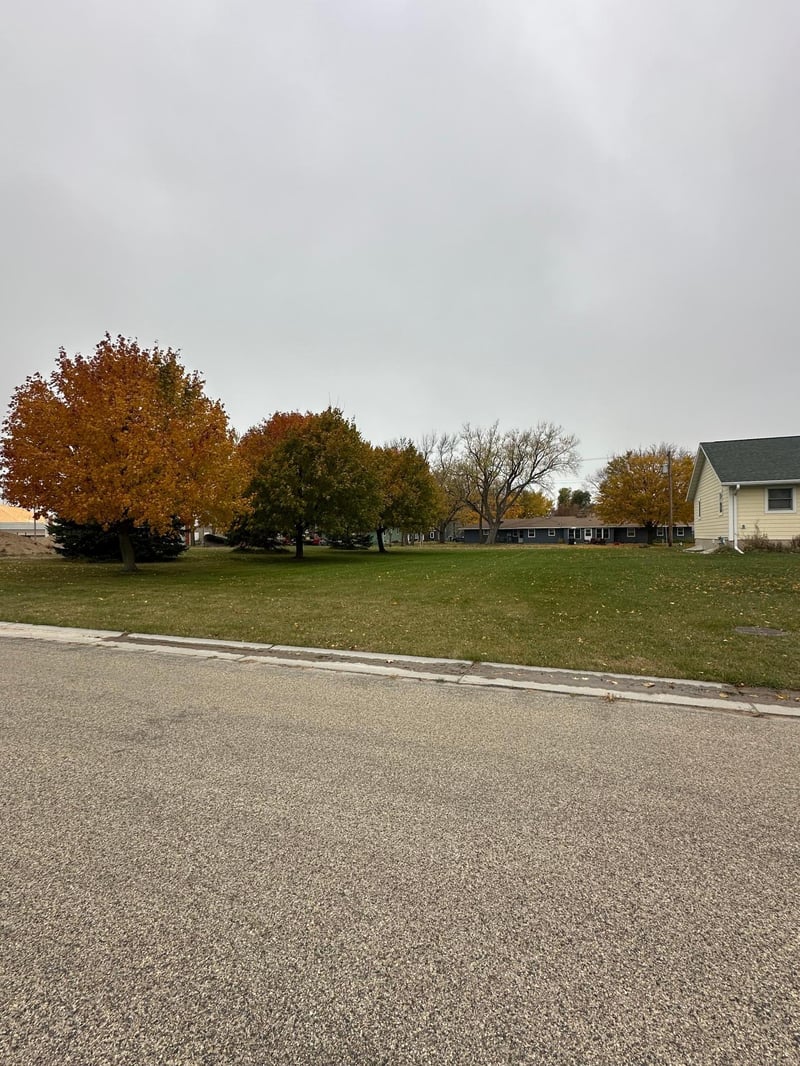 304 Mueller Dr, Hendricks, MN 56136