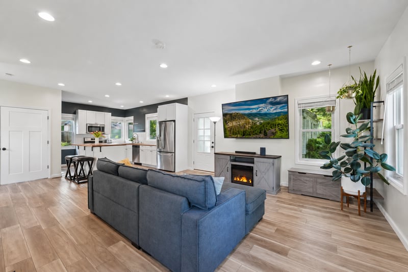 113 Van Buren Ave S, Hopkins, MN 55343