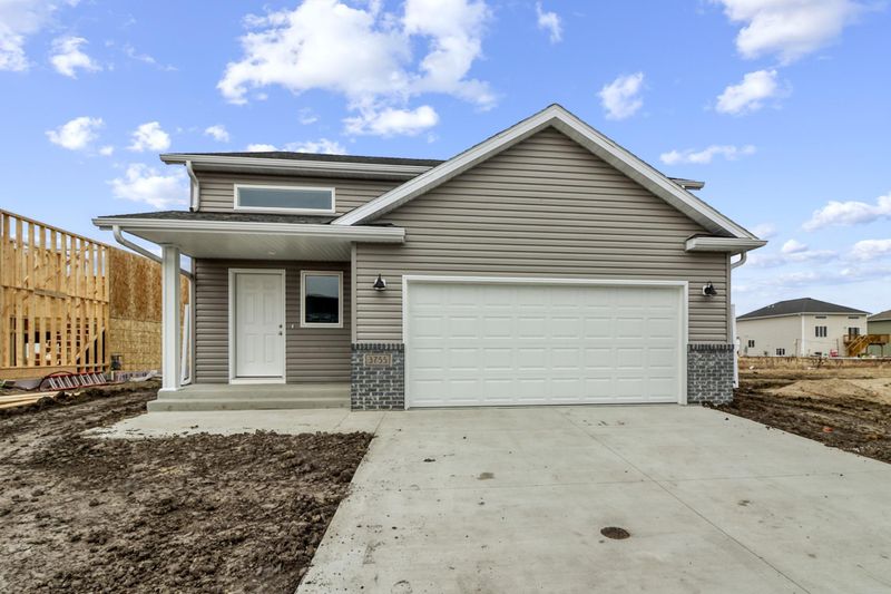 3755 19th St S, Moorhead, MN 56560