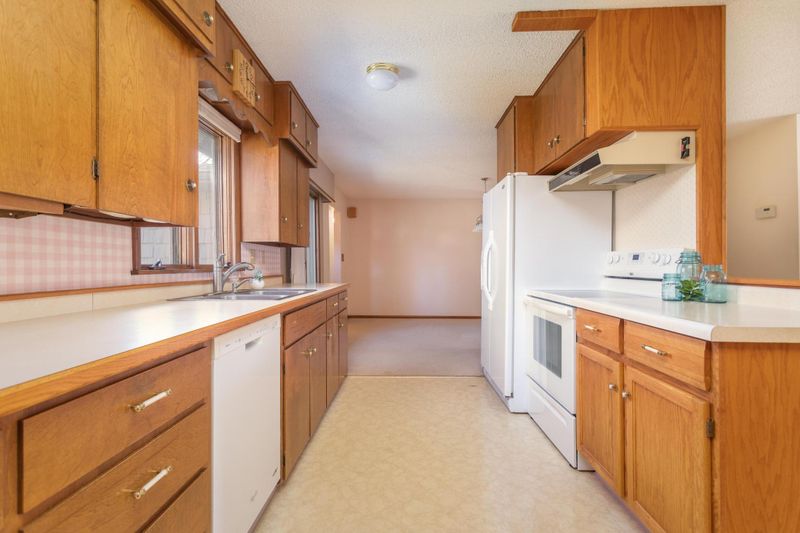 1004 Maple St, Alexandria, MN 56308