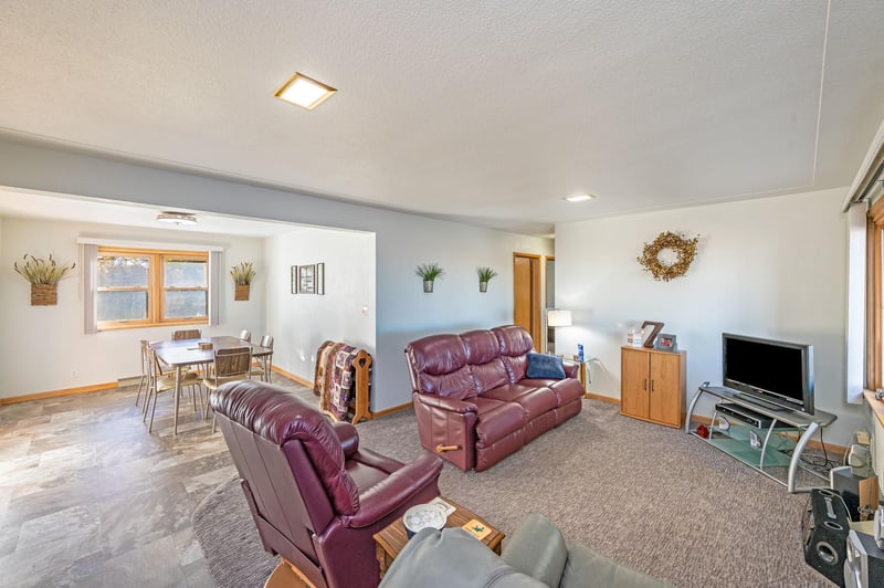 230 N Lindberg Ave, Dunnell, MN 56127