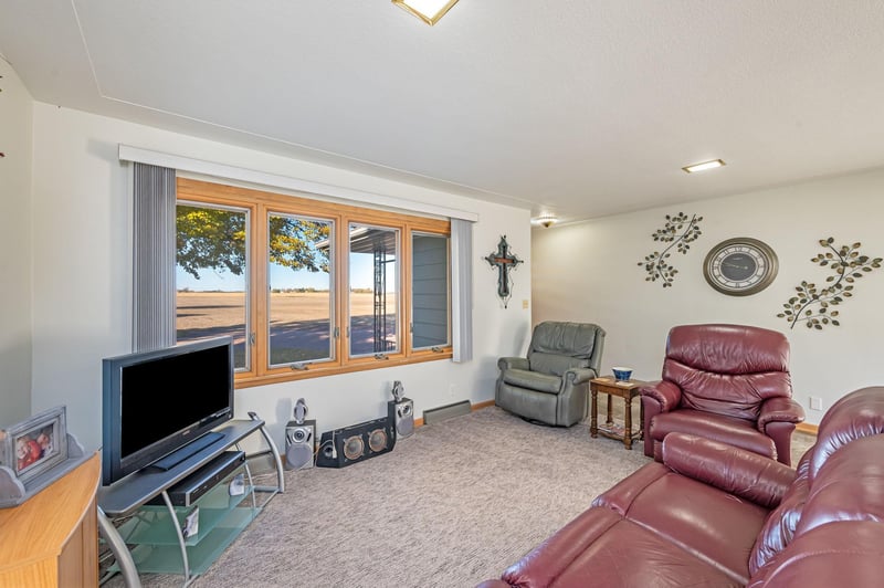 230 N Lindberg Ave, Dunnell, MN 56127