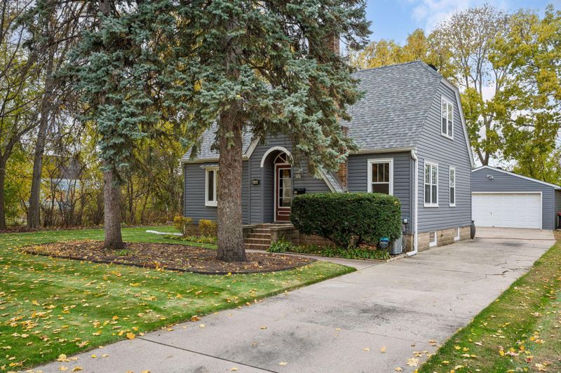833 Summit Ave, Saint Paul Park, MN 55071