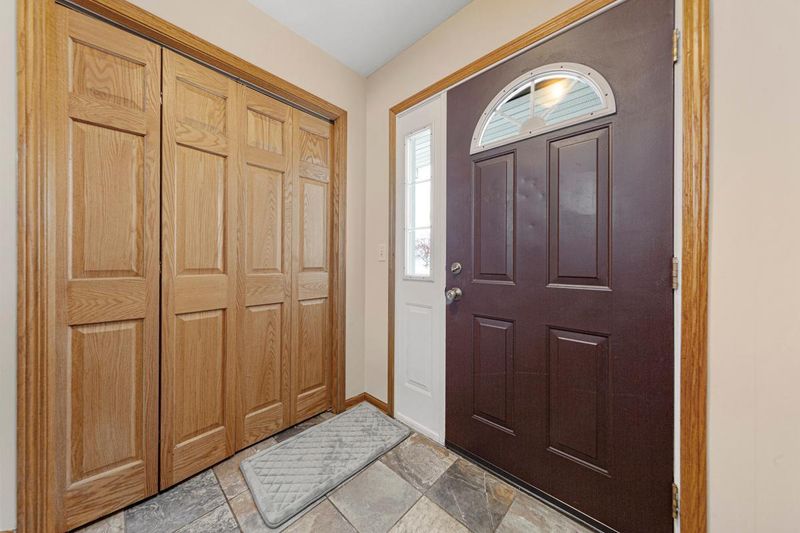 613 Ash Cir, Belle Plaine, MN 56011