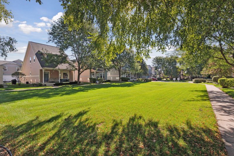 8576 Windsor Ln N, Brooklyn Park, MN 55443