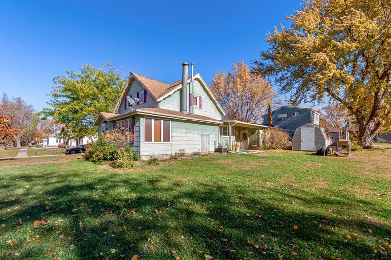401 S Griffin St, Lakefield, MN 56150