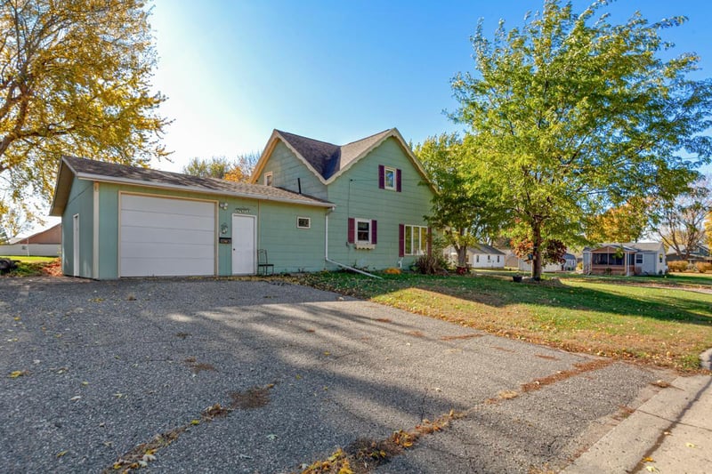 401 S Griffin St, Lakefield, MN 56150
