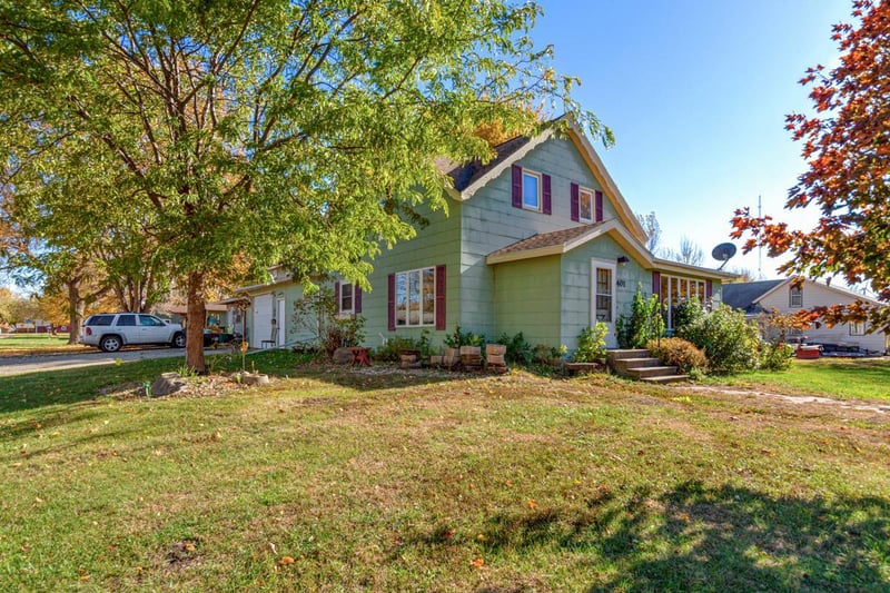 401 S Griffin St, Lakefield, MN 56150
