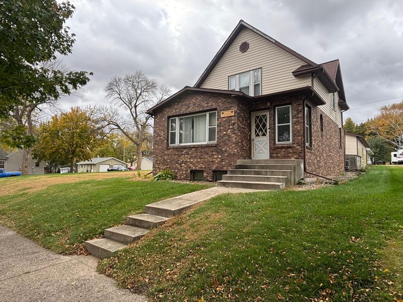 219 S 9th St, Montevideo, MN 56265