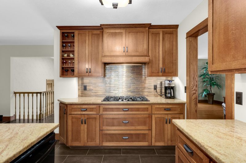 1101 Knob Hill Rd, Burnsville, MN 55337