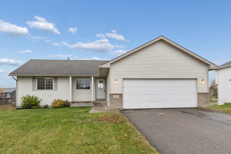 110 Summerfield Dr, Waverly, MN 55390