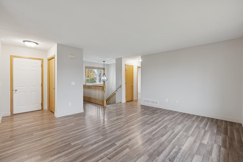 110 Summerfield Dr, Waverly, MN 55390