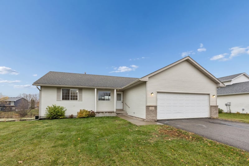 110 Summerfield Dr, Waverly, MN 55390