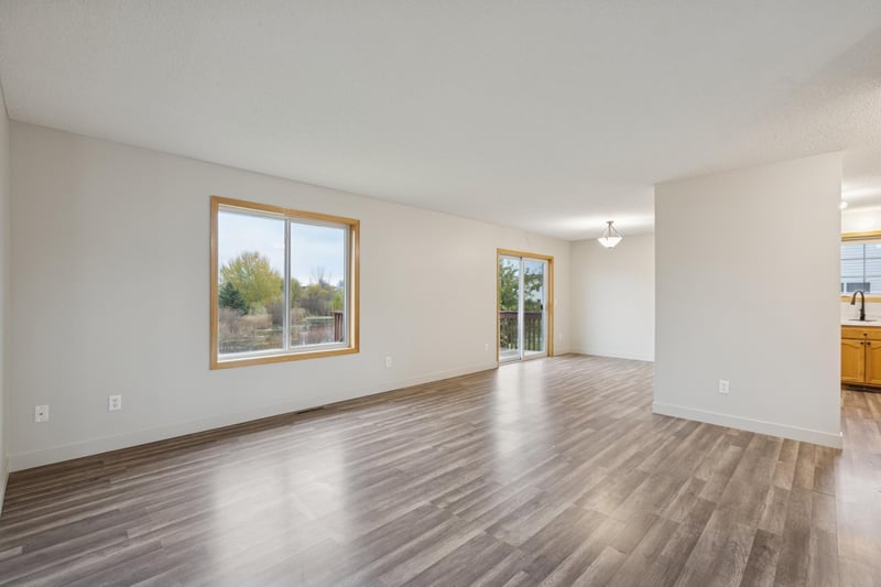110 Summerfield Dr, Waverly, MN 55390