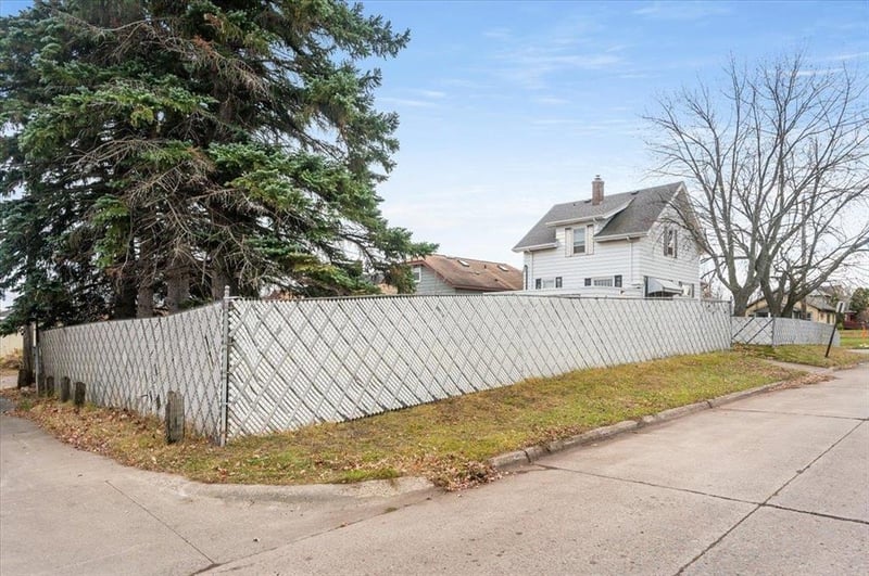 330 N 46th Ave W, Duluth, MN 55807