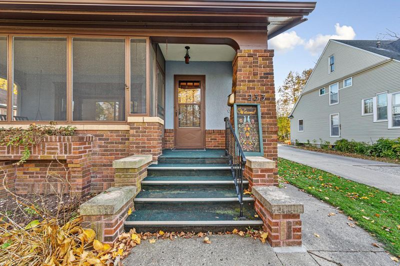 233 E School St, Owatonna, MN 55060