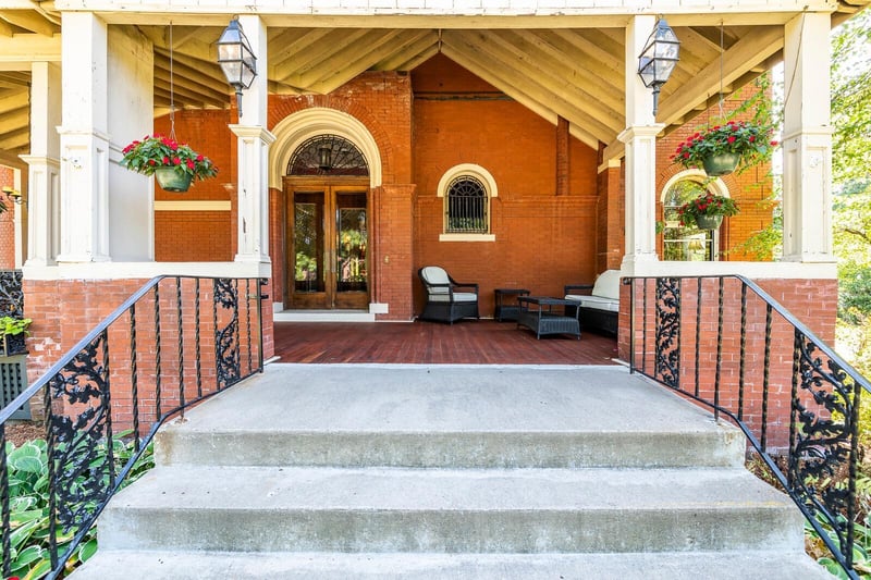 490 Summit Ave, Saint Paul, MN 55102