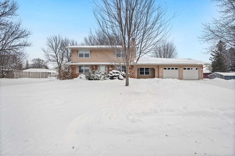 645 Dugdale Ave, Worthington, MN 56187