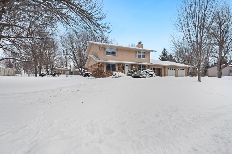 645 Dugdale Ave, Worthington, MN 56187