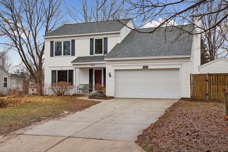 2423 Mailand Rd E, Maplewood, MN 55119