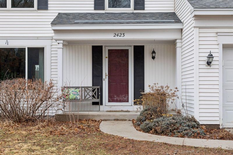 2423 Mailand Rd E, Maplewood, MN 55119