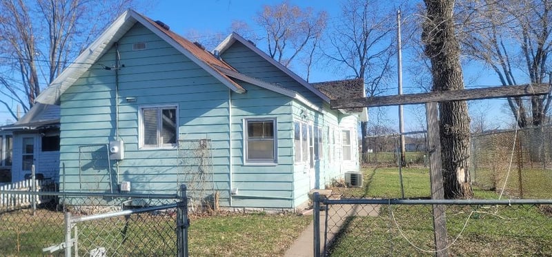 1377 W 3rd St, Winona, MN 55987